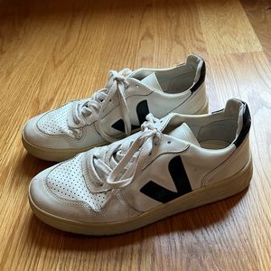 Veja V-10 Sneakers